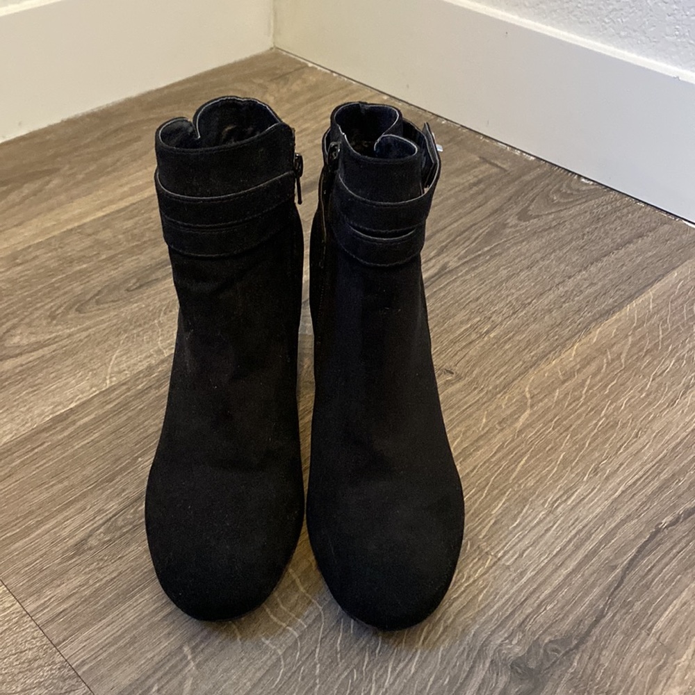 Black suede heeled boots - Picture 2 of 5